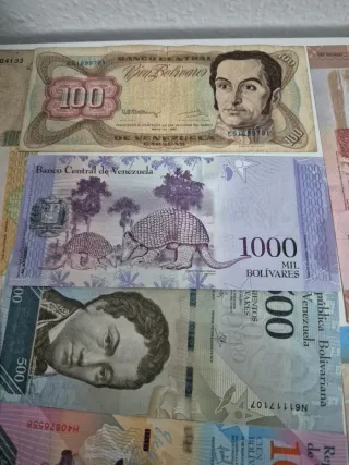 Lote 17 billetes de Venezuela