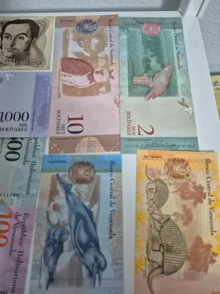 Lote 17 billetes de Venezuela