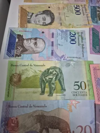 Lote 17 billetes de Venezuela