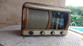 Radio Antigua Beige y Marrón