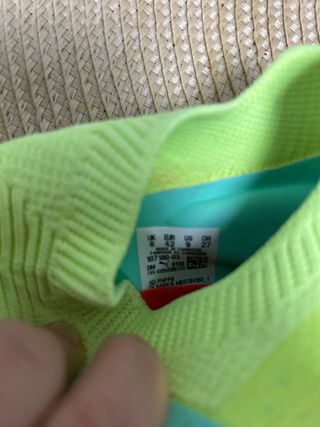 Botas de fútbol Puma neón