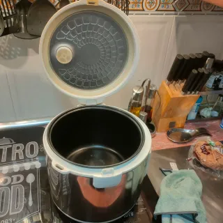 Robot de cocina en perfecto estado para freír coce