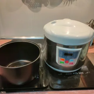 Robot de cocina en perfecto estado para freír coce