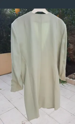 Vestido de fiesta verde agua y dorado.