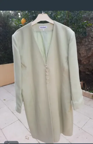 Vestido de fiesta verde agua y dorado.