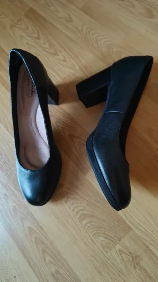 Zapatos negro de tacón punta redonda