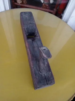 Antigua garlopa de madera