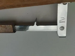 Abridor de ostras antiguo madera y metal