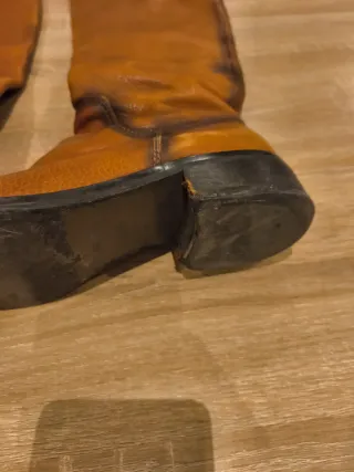 Botas de cuero Uterqüe marrones y naranjas