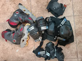 Patines en línea negros conrojos con acsesorios