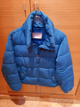 Chaqueta beis con capucha