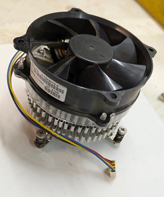 Dissipatore di calore con ventola per CPU