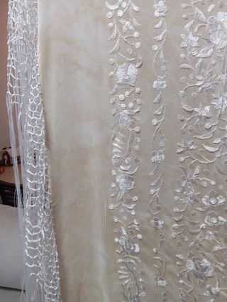 Mantón de Manila Beige y Blanco