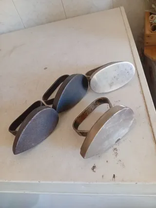 Colección de 4 Planchas Antiguas pekeñas de hierro