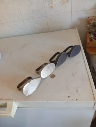 Colección de 4 Planchas Antiguas pekeñas de hierro