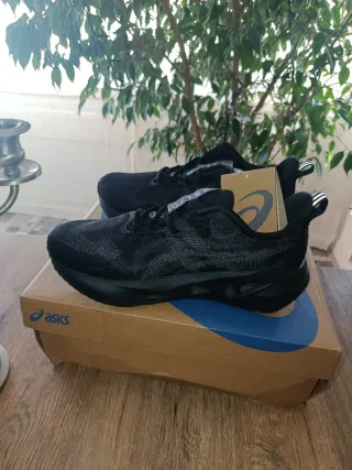 Asics Novablast 5 Negras Talla 41'5