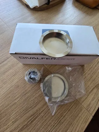 Puerta corredera nueva con riel oculto