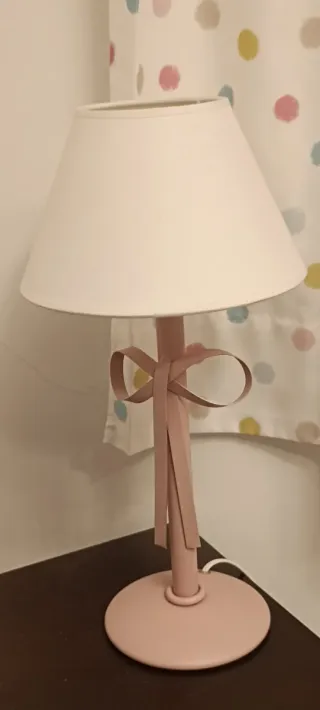 Lámpara techo y mesita beige/rosa