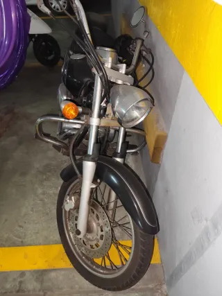 Yamaha Cruiser Negra/Plateada, se vende por no usa