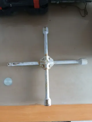 Llave de cruz para coche