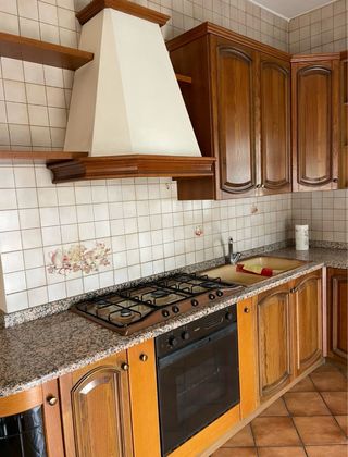 Cucina componibile in legno e marmo