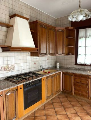 Cucina componibile in legno e marmo