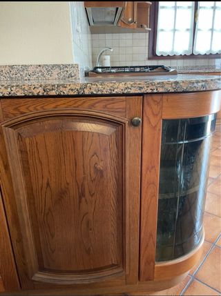 Cucina componibile in legno e marmo