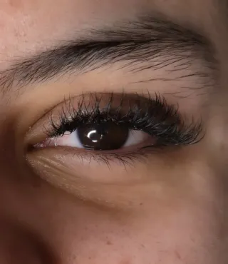 Pestañas Naturales y Elegantes  Promo 25€ Cita Pre