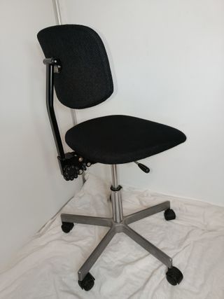 Silla de Oficina Giratoria Ajustable en Tela Negra