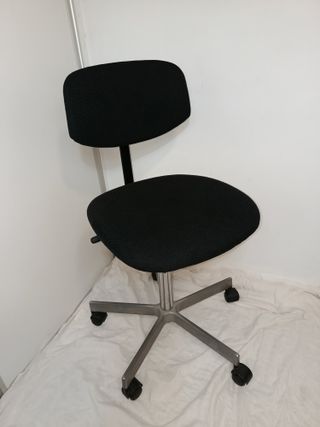 Silla de Oficina Giratoria Ajustable en Tela Negra