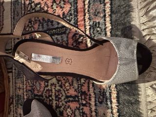 Sandalias Lolablue Negras y Plateadas Tacon