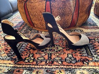 Sandalias Lolablue Negras y Plateadas Tacon