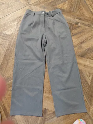 Pantaloni grigi eleganti