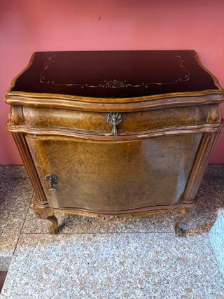 Cassettiera e comodini stile classico