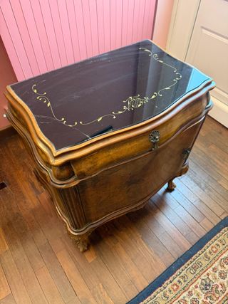 Cassettiera e comodini stile classico