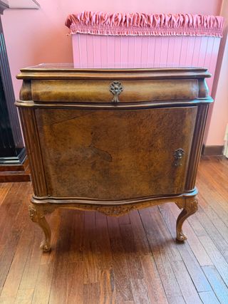 Cassettiera e comodini stile classico