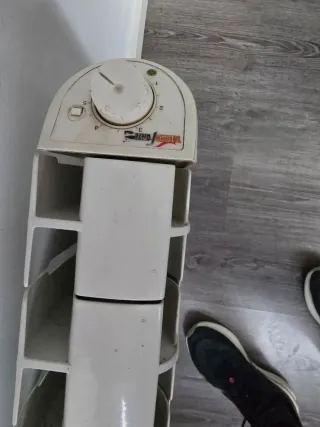 Radiador eléctrico blanco y gris