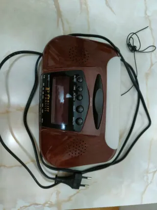 Radio Despertador Prolife Marrón y Blanco