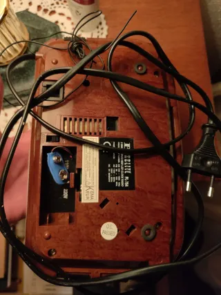 Radio Despertador Prolife Marrón y Blanco