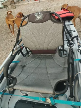 Kayak de pesca con pedales