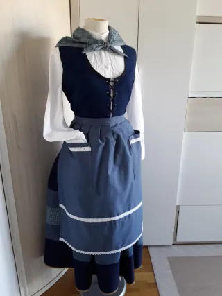 FALDA Y PAÑUELO NESKA "70 EUROS "