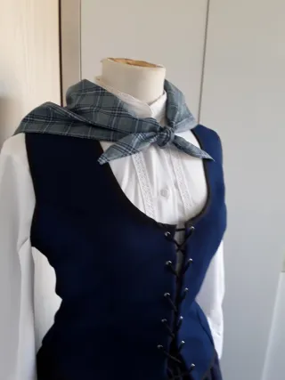 FALDA Y PAÑUELO NESKA "70 EUROS "