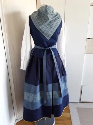 FALDA Y PAÑUELO NESKA "70 EUROS "