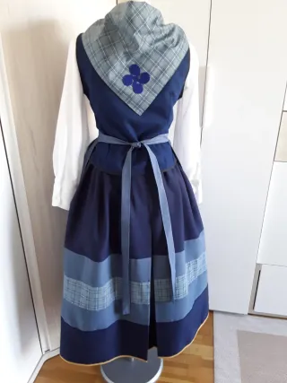 FALDA Y PAÑUELO NESKA "70 EUROS "