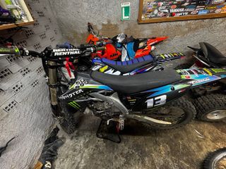 Kawasaki KX450 Motocross Negra y Verde