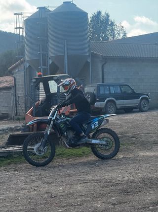 Kawasaki KX450 Motocross Negra y Verde