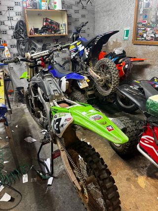 Kawasaki KX450 Motocross Negra y Verde