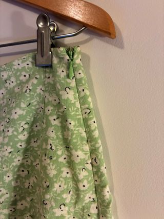 Falda corta verde floral Mango Talla L