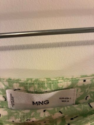 Falda corta verde floral Mango Talla L