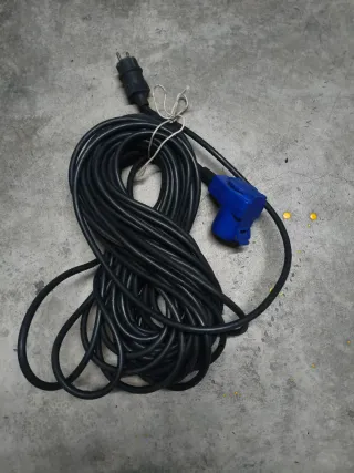 Cable de extensión para camping 25 metros.